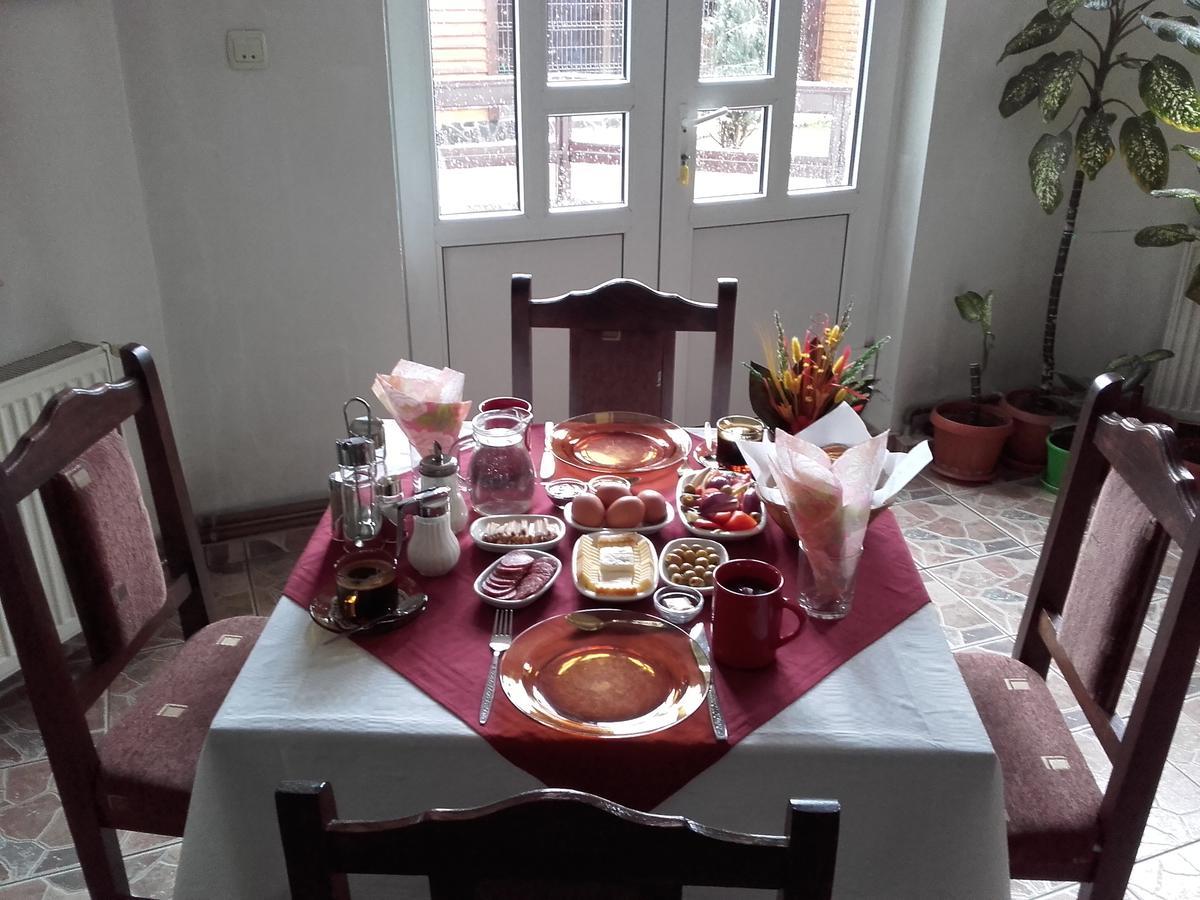 Pension Piatra Craiului โมเอเชอ เด จอส ภายนอก รูปภาพ