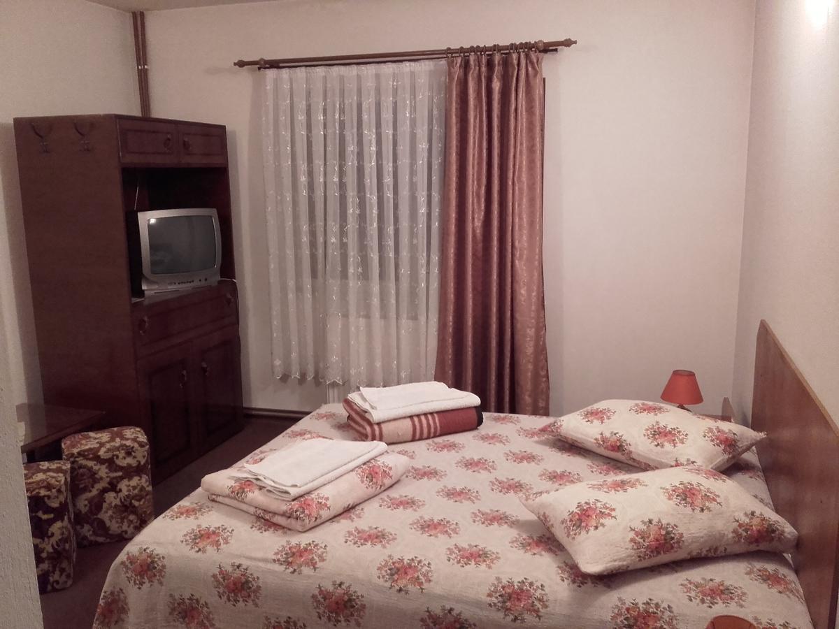Pension Piatra Craiului โมเอเชอ เด จอส ภายนอก รูปภาพ