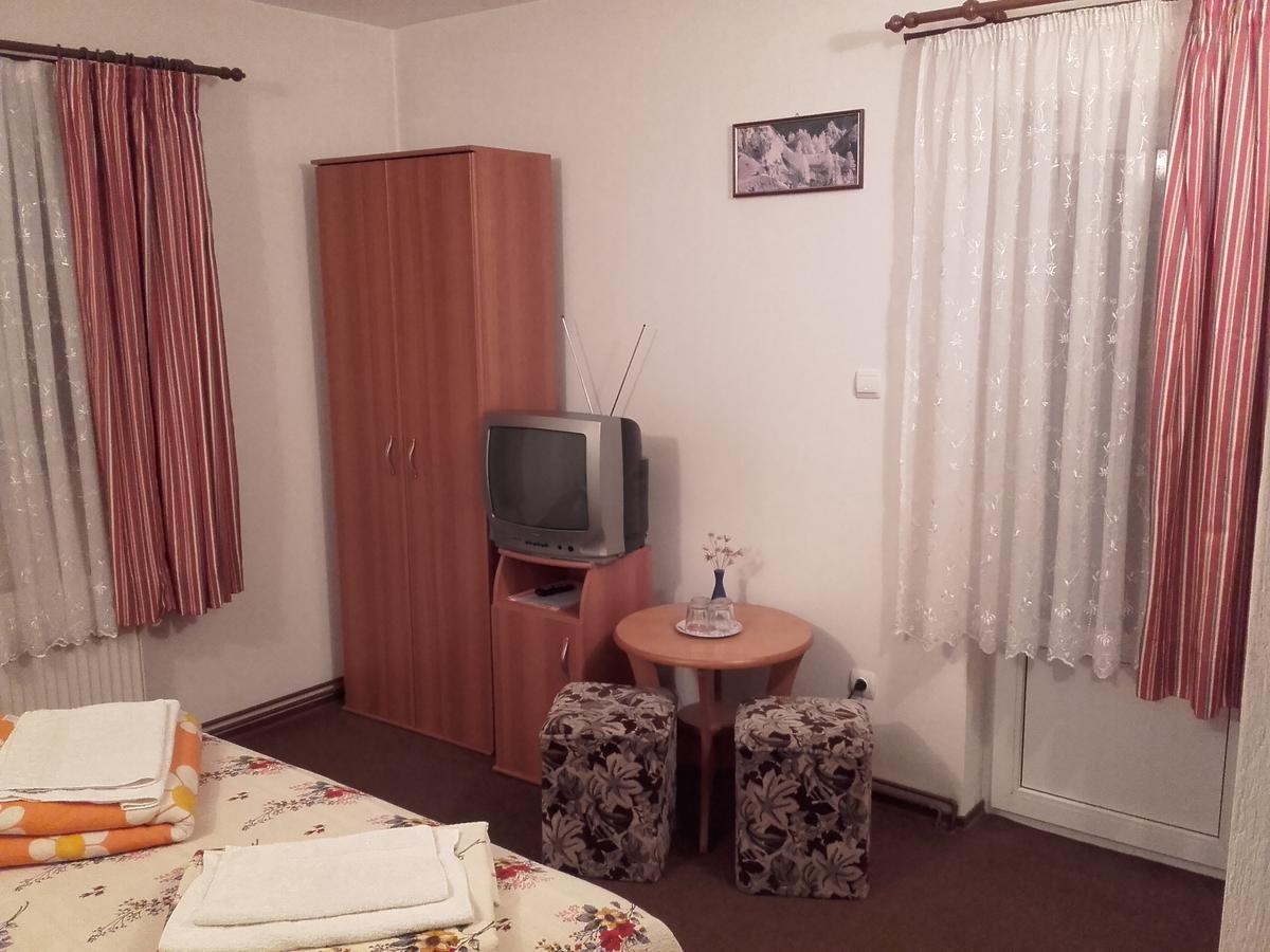 Pension Piatra Craiului โมเอเชอ เด จอส ภายนอก รูปภาพ