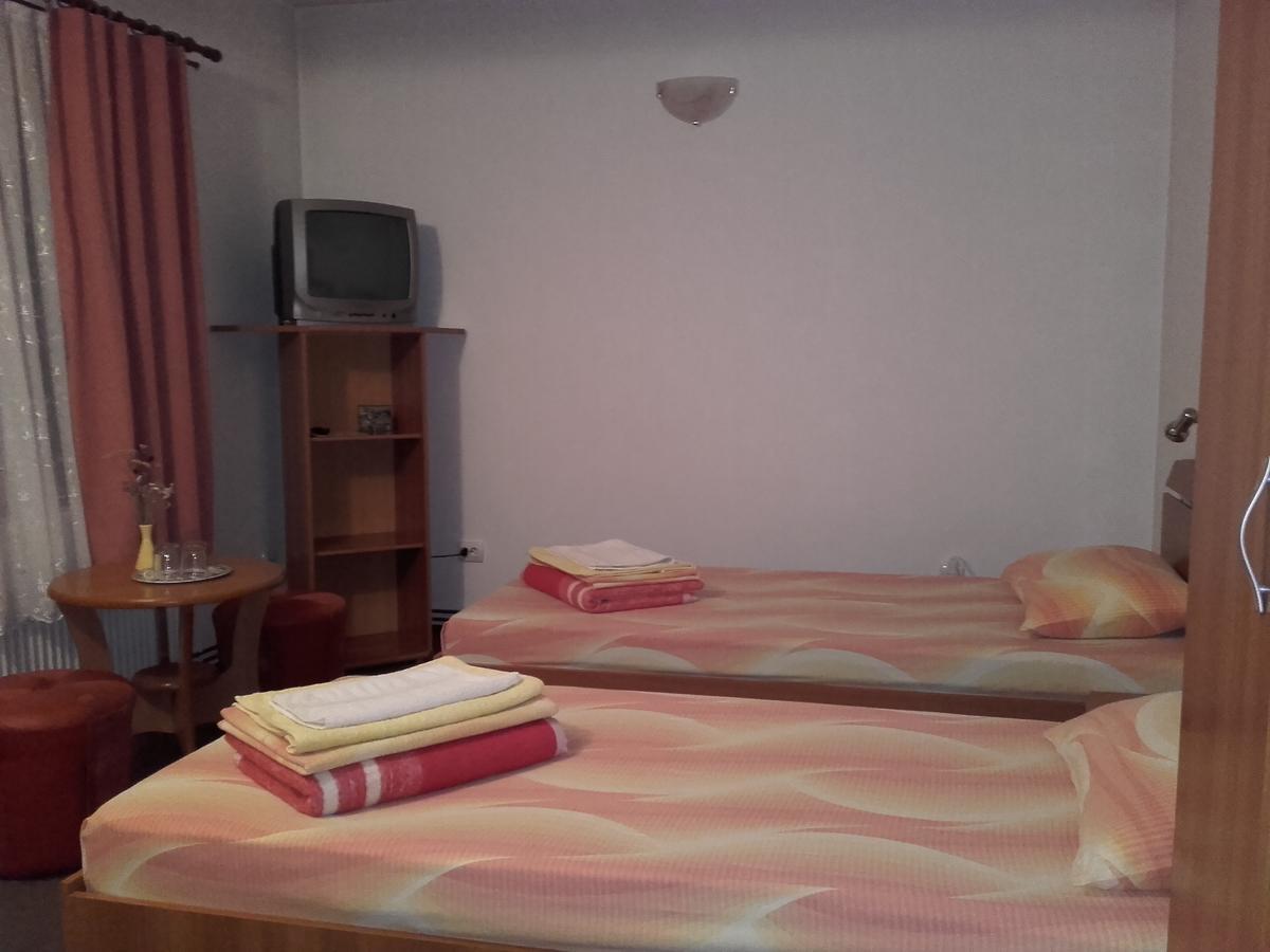 Pension Piatra Craiului โมเอเชอ เด จอส ภายนอก รูปภาพ